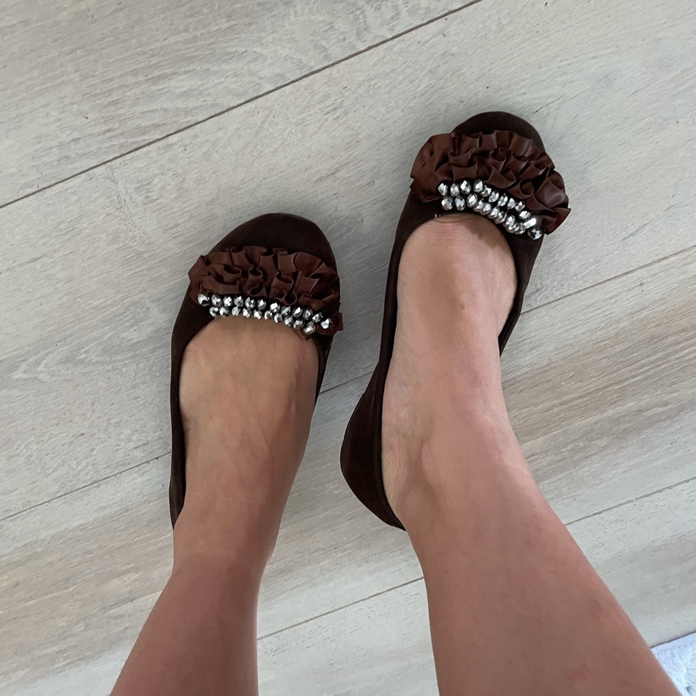 D & C Ruffles Flats - Picture 3 of 3